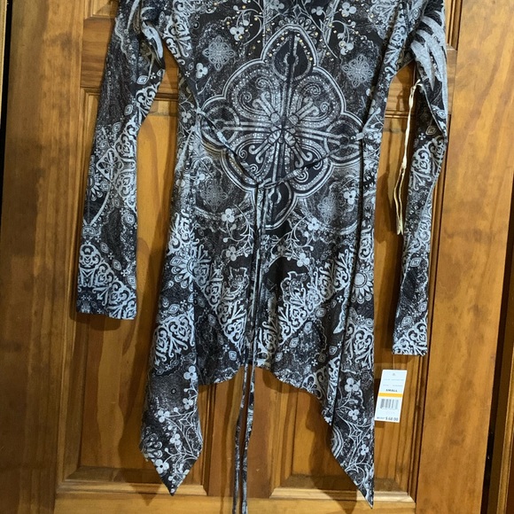 One World top - Picture 2 of 3